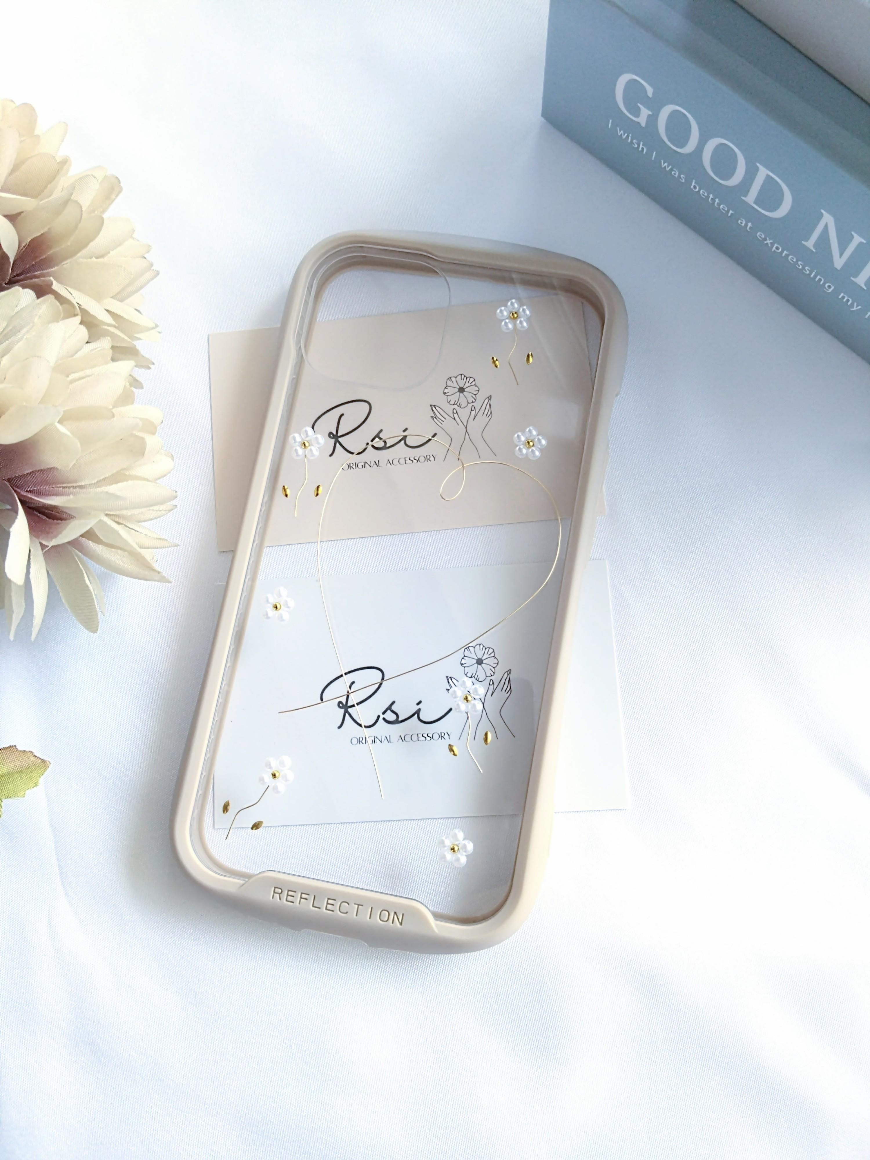 ワイヤーハートとパールのお花のiPhoneケース