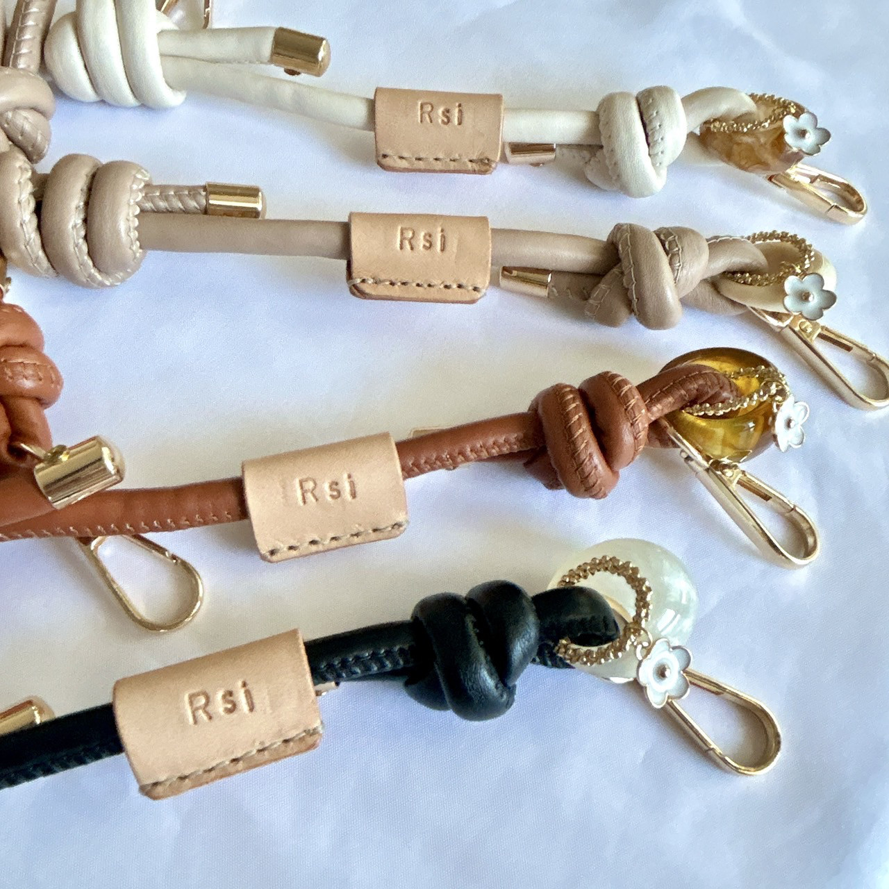 ワイヤーハートとパールのお花のiPhoneケース