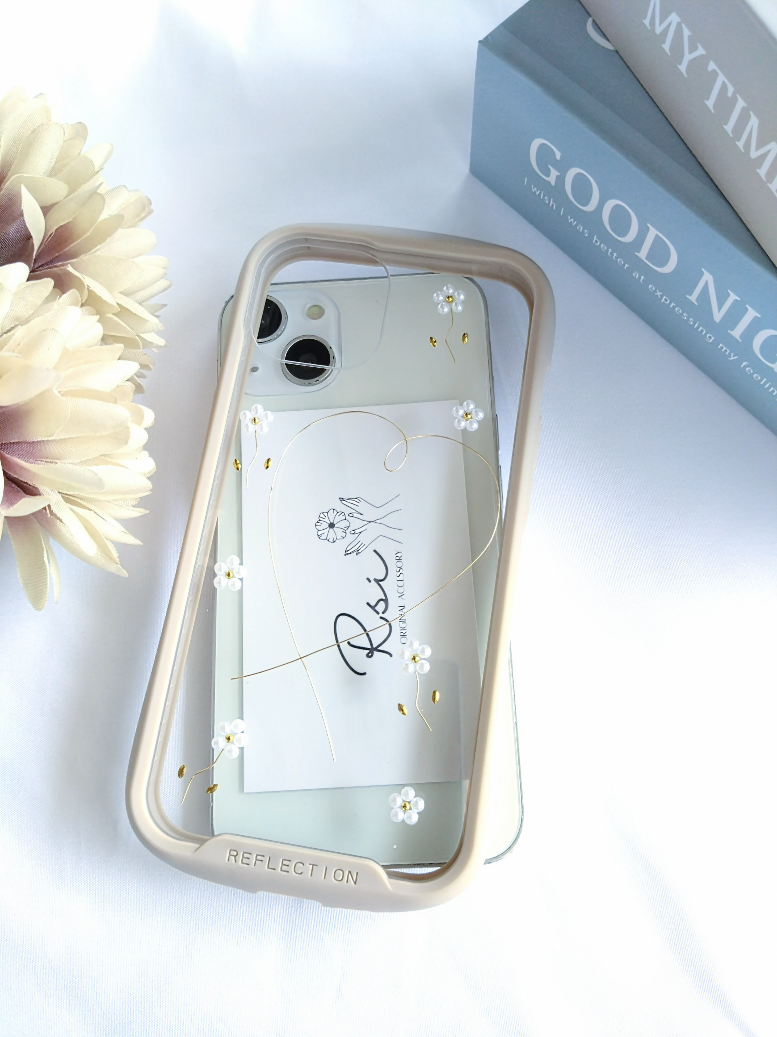 ワイヤーハートとパールのお花のiPhoneケース