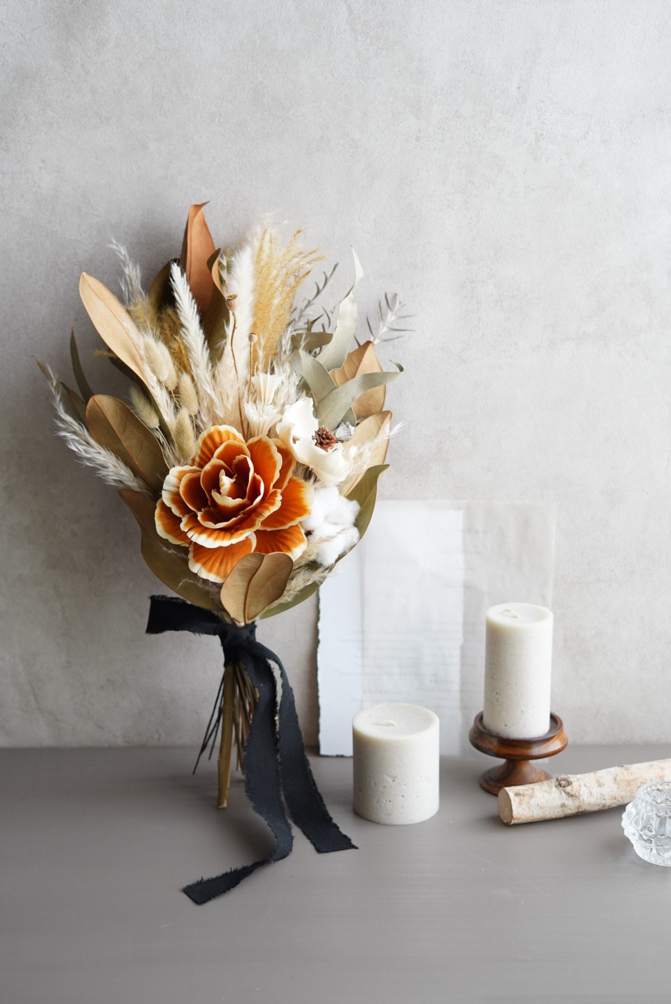 ハンドメイドピオニーとパームフラワーのスワッグ　ウェディングブーケ　ドライフラワー　ブーケ　プレゼント