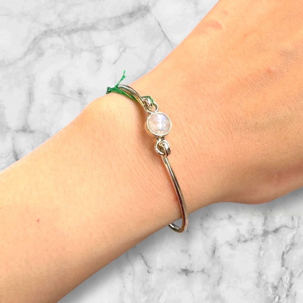 シルバーバングル バングル ブレスレット  ムーンストーン 天然石 シルバー925 一点もの ハンドメイド ホワイト