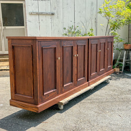 店舗向け収納兼ディスプレイキャビネットW2400 アパレルショップ 店舗