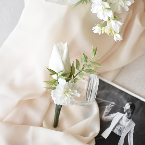 カラーとチューリップ、アンスリウムの韓国風ホワイトブーケ（アーティ