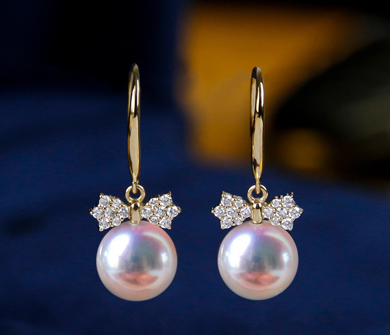 【La Corser】8-8.4mm アコヤ天然海水真珠ピアス 18Kゴールド リボン型 耳かけ 強い電球型 エレガント 多用途