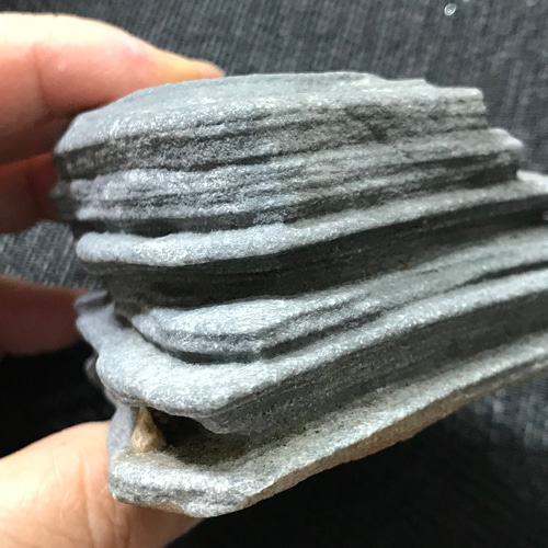 ゴビ石−162  彩玉　勾玉　原石 ゴビ石−162 彩玉 勾玉 原石