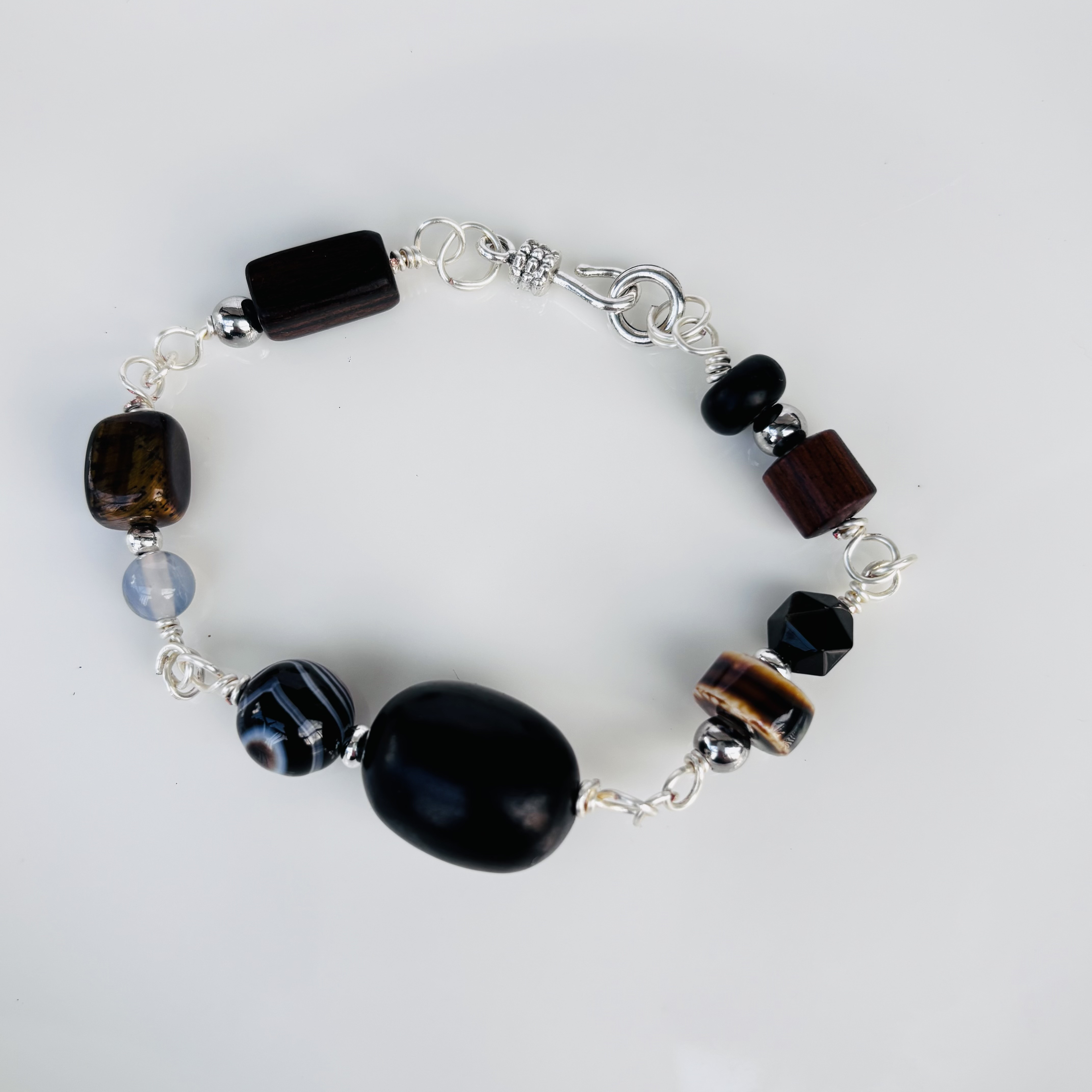 「記憶の庭 - 夜の静けさを歩くブレスレット（天然石・一点物）」