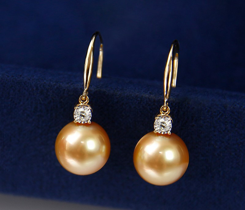 【La Corser】セレブリティデザイン 8-11.5mm 南洋ゴールドパールピアス 18Kゴールド ダイヤモンド プリンセス
