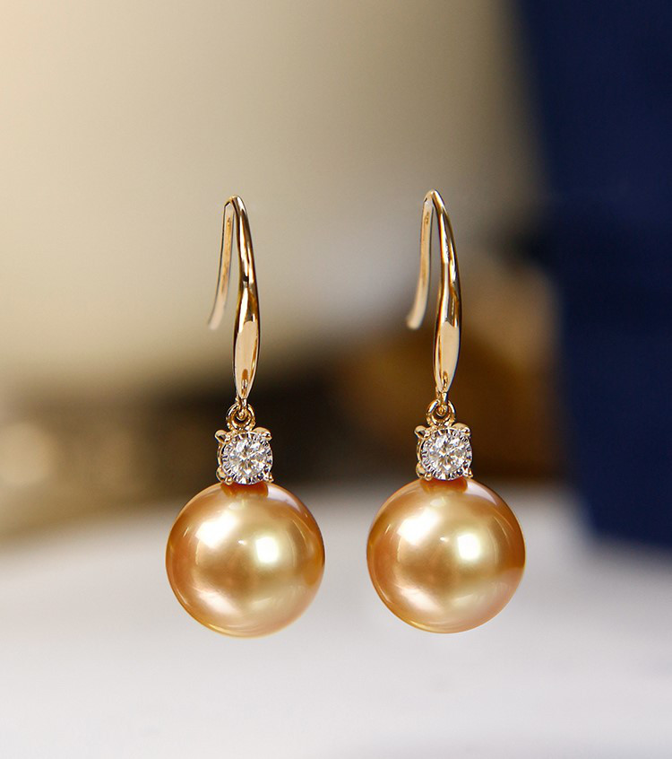 【La Corser】セレブリティデザイン 8-11.5mm 南洋ゴールドパールピアス 18Kゴールド ダイヤモンド プリンセス