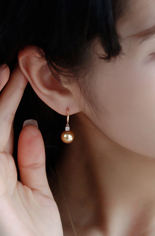 【La Corser】セレブリティデザイン 8-11.5mm 南洋ゴールドパールピアス 18Kゴールド ダイヤモンド プリンセス