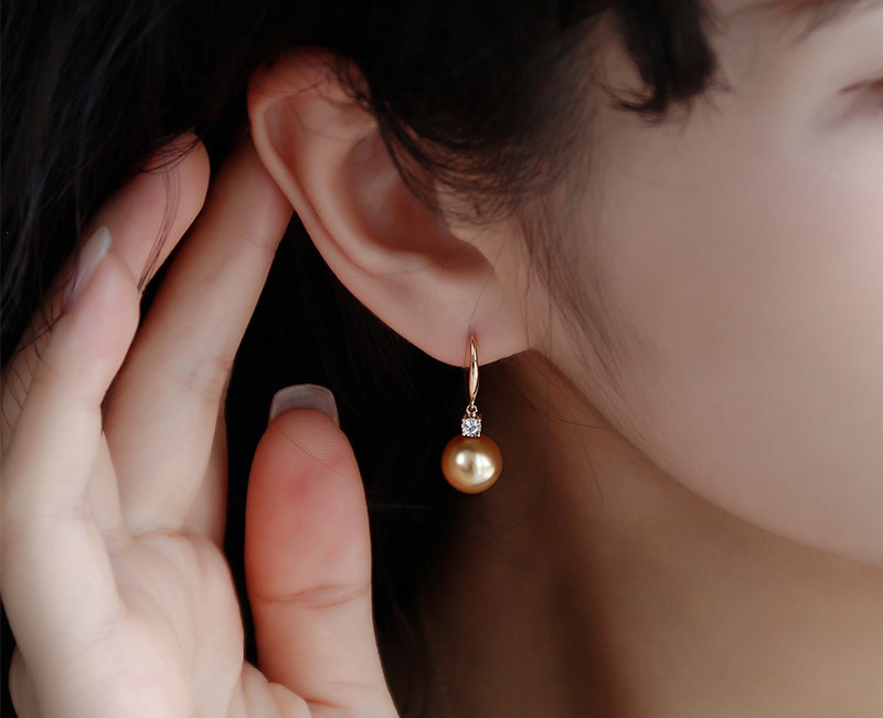 【La Corser】セレブリティデザイン 8-11.5mm 南洋ゴールドパールピアス 18Kゴールド ダイヤモンド プリンセス