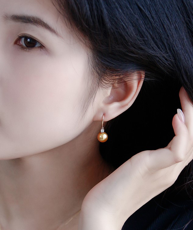 【La Corser】セレブリティデザイン 8-11.5mm 南洋ゴールドパールピアス 18Kゴールド ダイヤモンド プリンセス