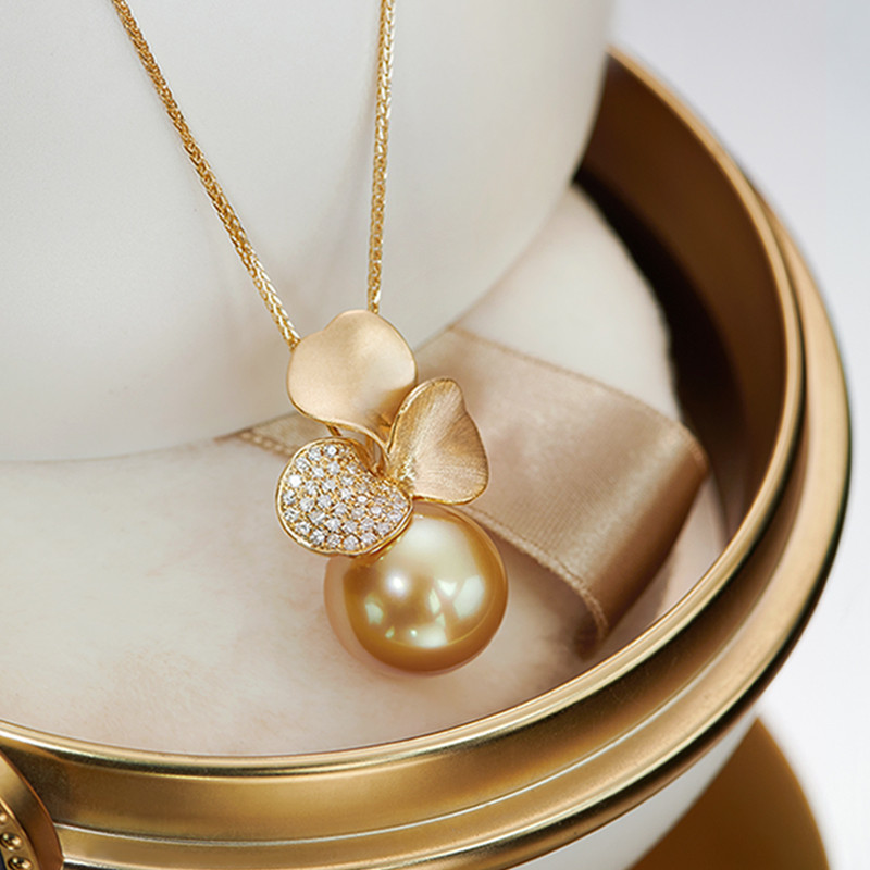 【ヘイズジュエリー】ティツィアーノ三つ葉の花びらペンダント18Kゴールドダイヤモンド13-14mmリッチゴールド南洋ゴールドパー