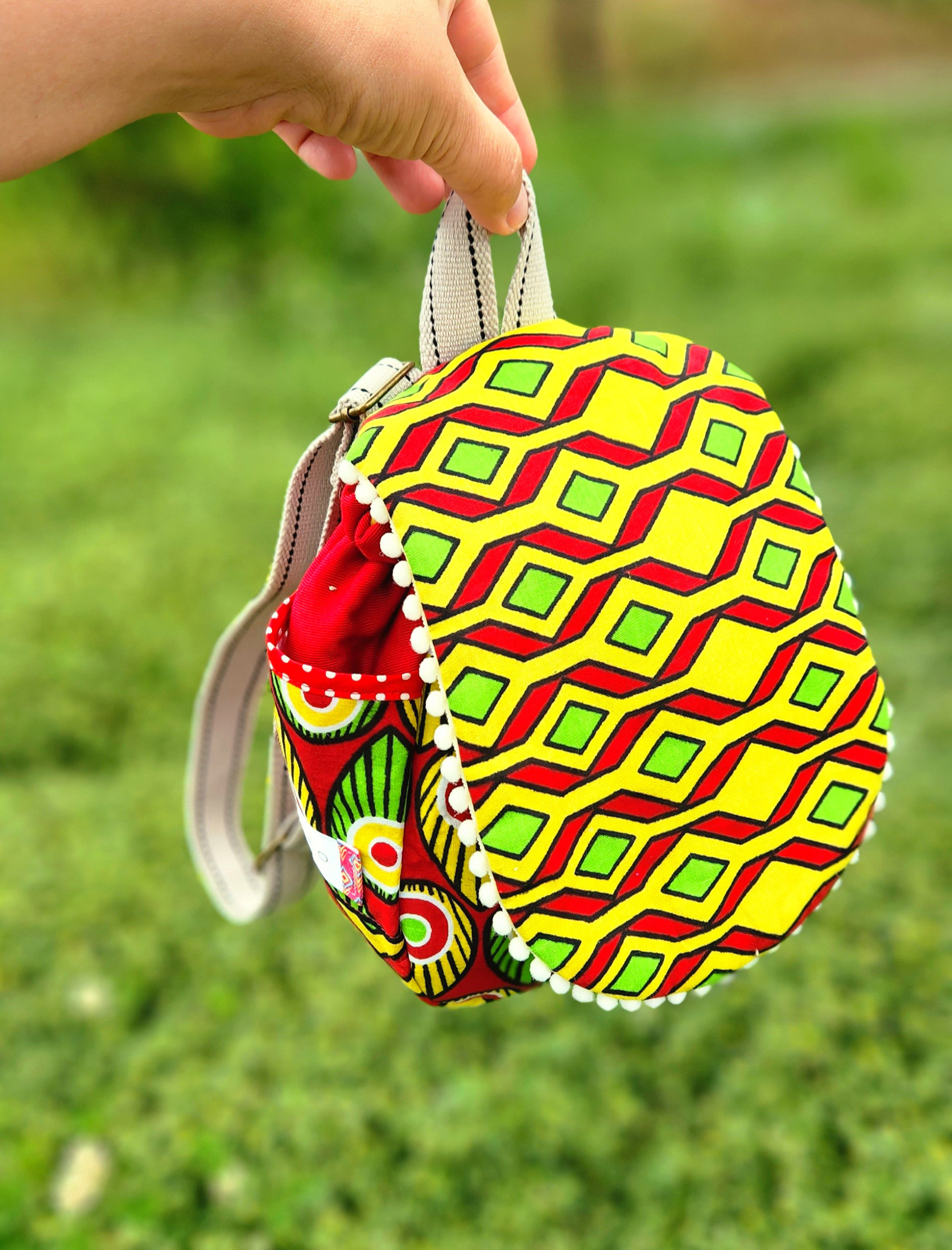 【ベビーリュック 】　アフリカ布　カンガ　キテンゲ　出産祝い　誕生日プレゼント　一升餅　親子コーデ　おそろい