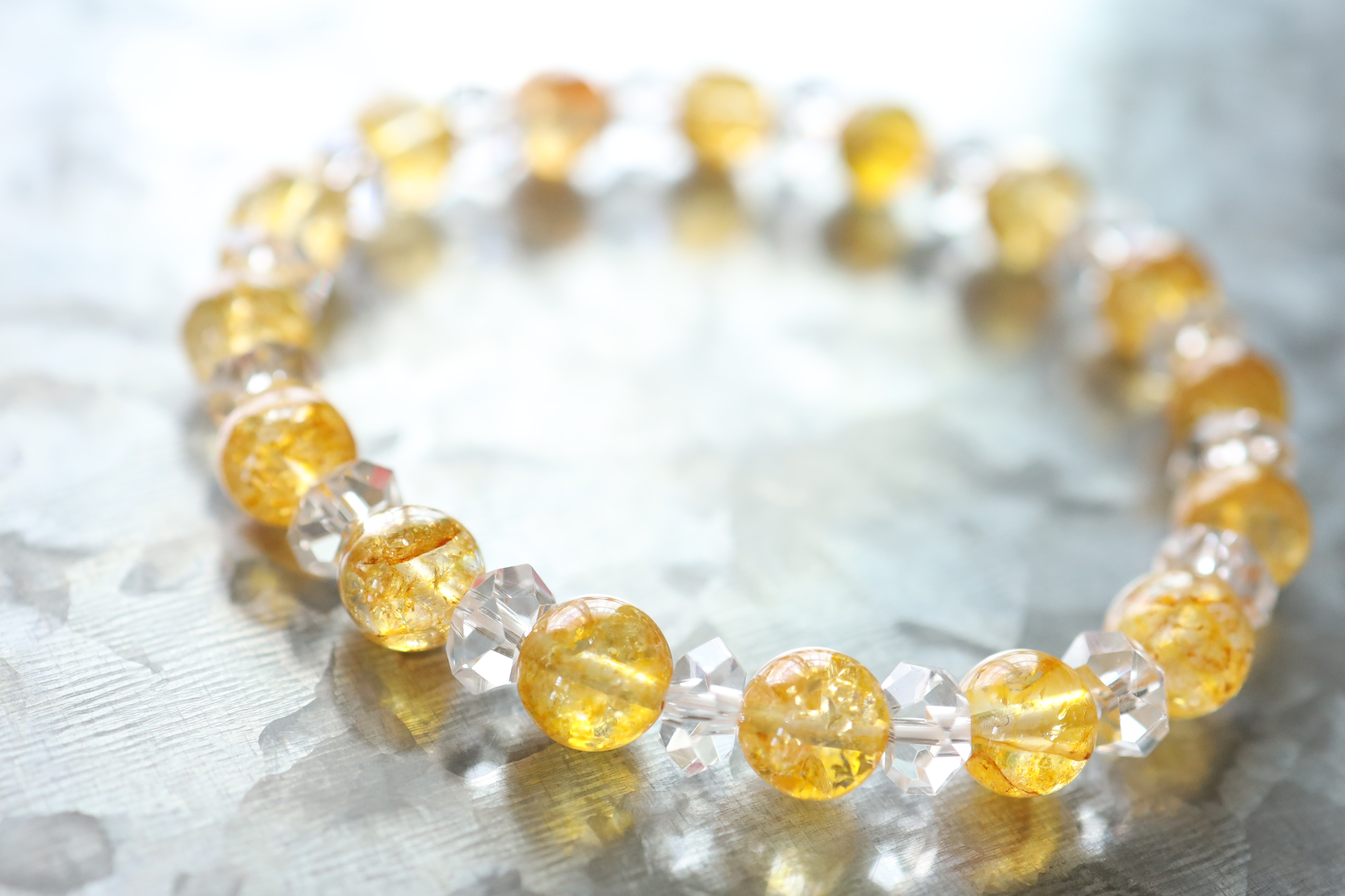 …☆スーパープレミアムブレス☆太陽神・ラーの象徴☆ゴールデンカラートパーズ：約8ミリ＆水晶☆…