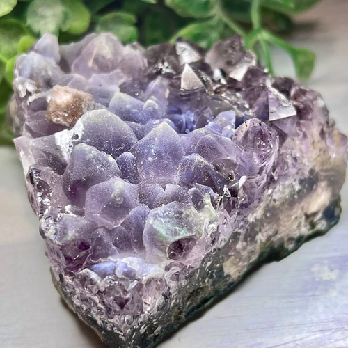 水晶アメジスト共生ポイントクラスター④ カルサイト共生 虹入り アメジスト 紫水晶 クラスター 原石