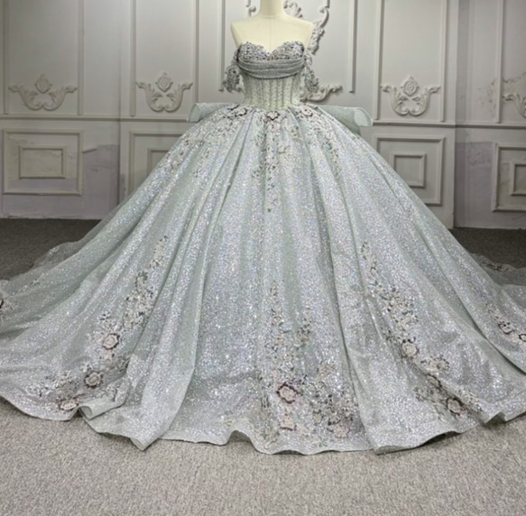 華やかなトレーン ブライダル グレーシルバー キラキラグッリター ラメ