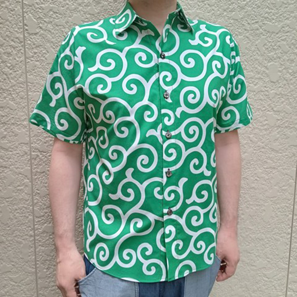 半袖和柄シャツ（大唐草模様）リーフ×白 1枚目の画像