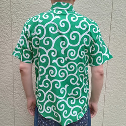 半袖和柄シャツ（大唐草模様）リーフ×白 3枚目の画像