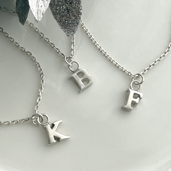 「My推しイニシャル」ネックレス/silver925/小さなアルファベットネックレス 1枚目の画像