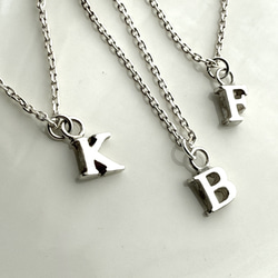 「My推しイニシャル」ネックレス/silver925/小さなアルファベットネックレス 2枚目の画像