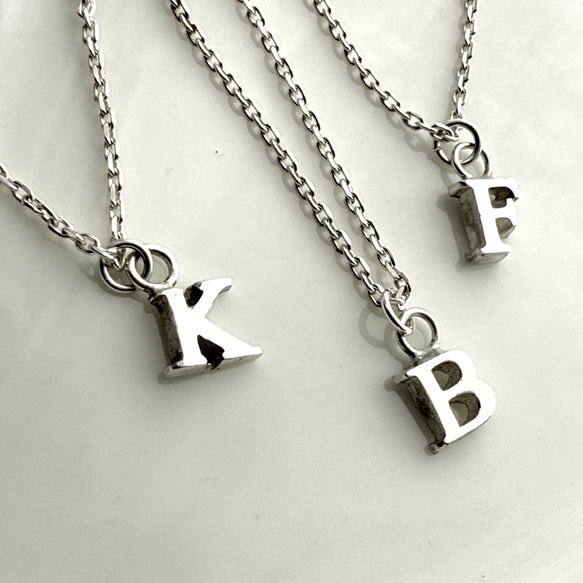 「My推しイニシャル」ネックレス/silver925/小さなアルファベットネックレス 2枚目の画像
