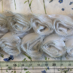 新入荷！アメリカより！『ふわふわ華やか　花モチーフトリム　約50㎝巾　ライムグレー』～24㎝でカット済み～ 4枚目の画像