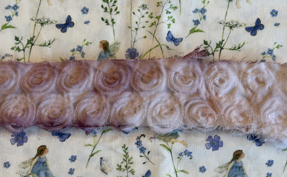 新入荷！アメリカより！『ふわふわ華やか　花モチーフトリム　約50㎝巾　ムラサキグラデーション』～24㎝でカット済み～ 3枚目の画像
