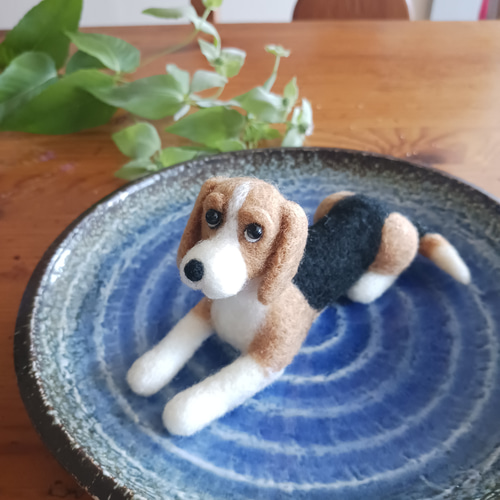 ビーグル(伏せポーズ) 羊毛フェルト manahata 通販 19467295｜Creema