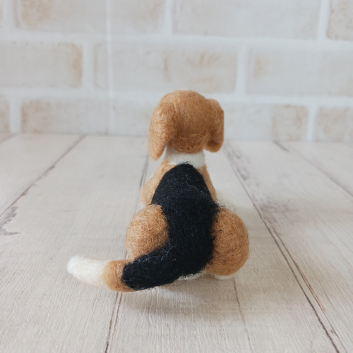 ビーグル(伏せポーズ) 羊毛フェルト manahata 通販 19467295｜Creema