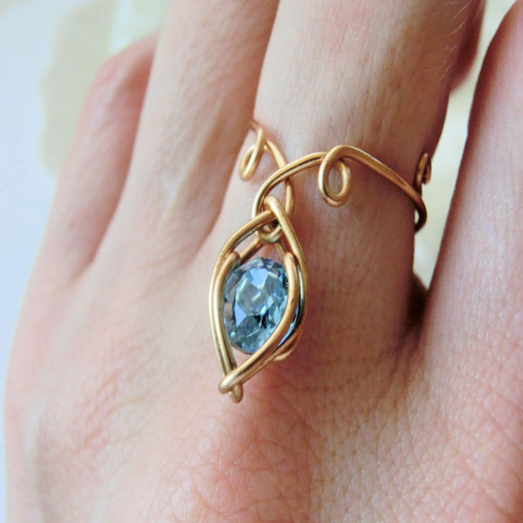 揺れるしずくリング スワロフスキー 12号からのフリーサイズ