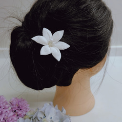 つまみ細工　百合　Sサイズ　２色展開　和装　成人式　白無垢　七五三にも　ユリ 5枚目の画像