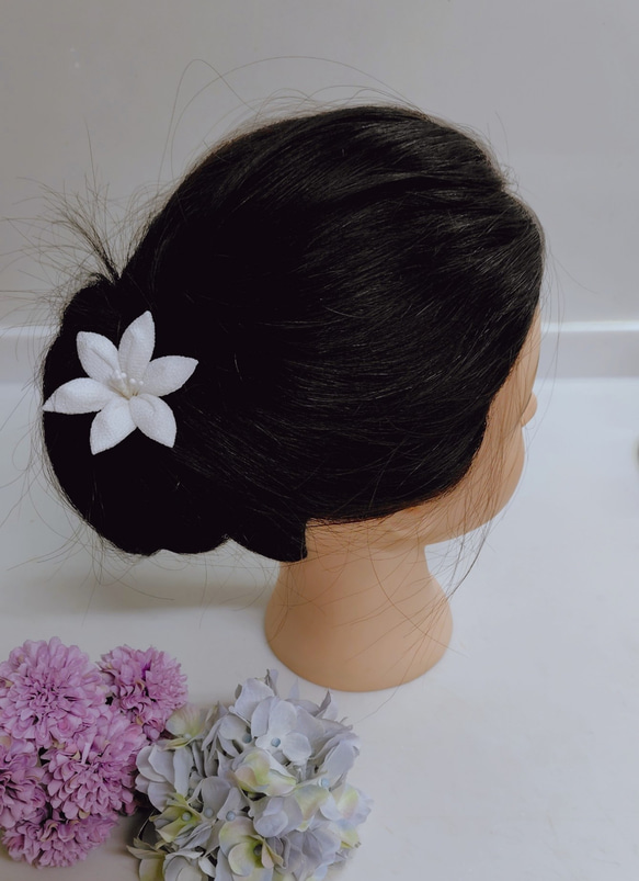 つまみ細工　百合　Sサイズ　２色展開　和装　成人式　白無垢　七五三にも　ユリ 6枚目の画像