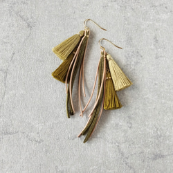 タッセル フリンジ レザー ゴールド スパイク ピアス イヤリング