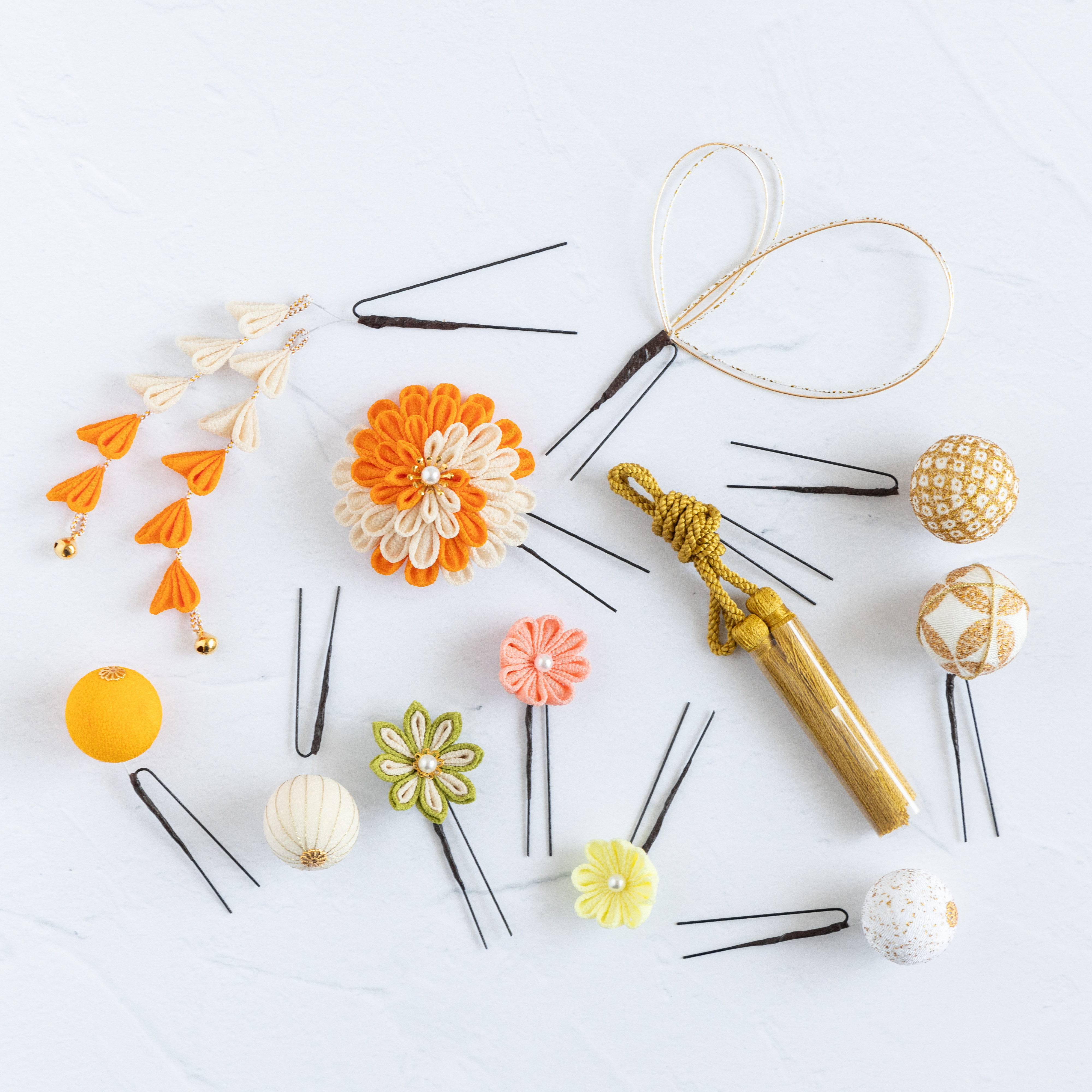 成人式　つまみ細工　髪飾り　卒業式　結婚式　７５３　振袖　着物　ヘア飾り　水引　金箔　かすみ草　オーダーメイド　オレンジ