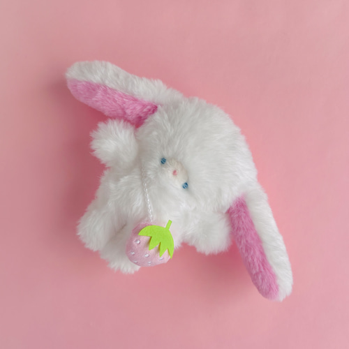 いちごちゃんフワフワロップイヤー♡手のひらサイズ うさぎ