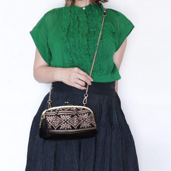 印度/印度刺繡親子扣環皮夾/智慧型手機單肩包，採用印度刺繡和牛皮材質，黑色 第9張的照片