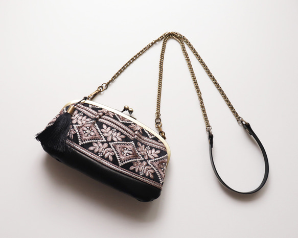 印度/印度刺繡親子扣環皮夾/智慧型手機單肩包，採用印度刺繡和牛皮材質，黑色 第2張的照片