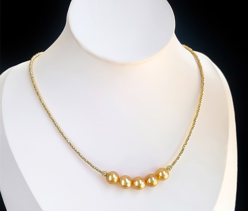【La Corser】三日月スマイルデザイン 8-9mm 南洋ゴールドパールネックレス 天然海水ゴールドパール ほぼラウンドシェ