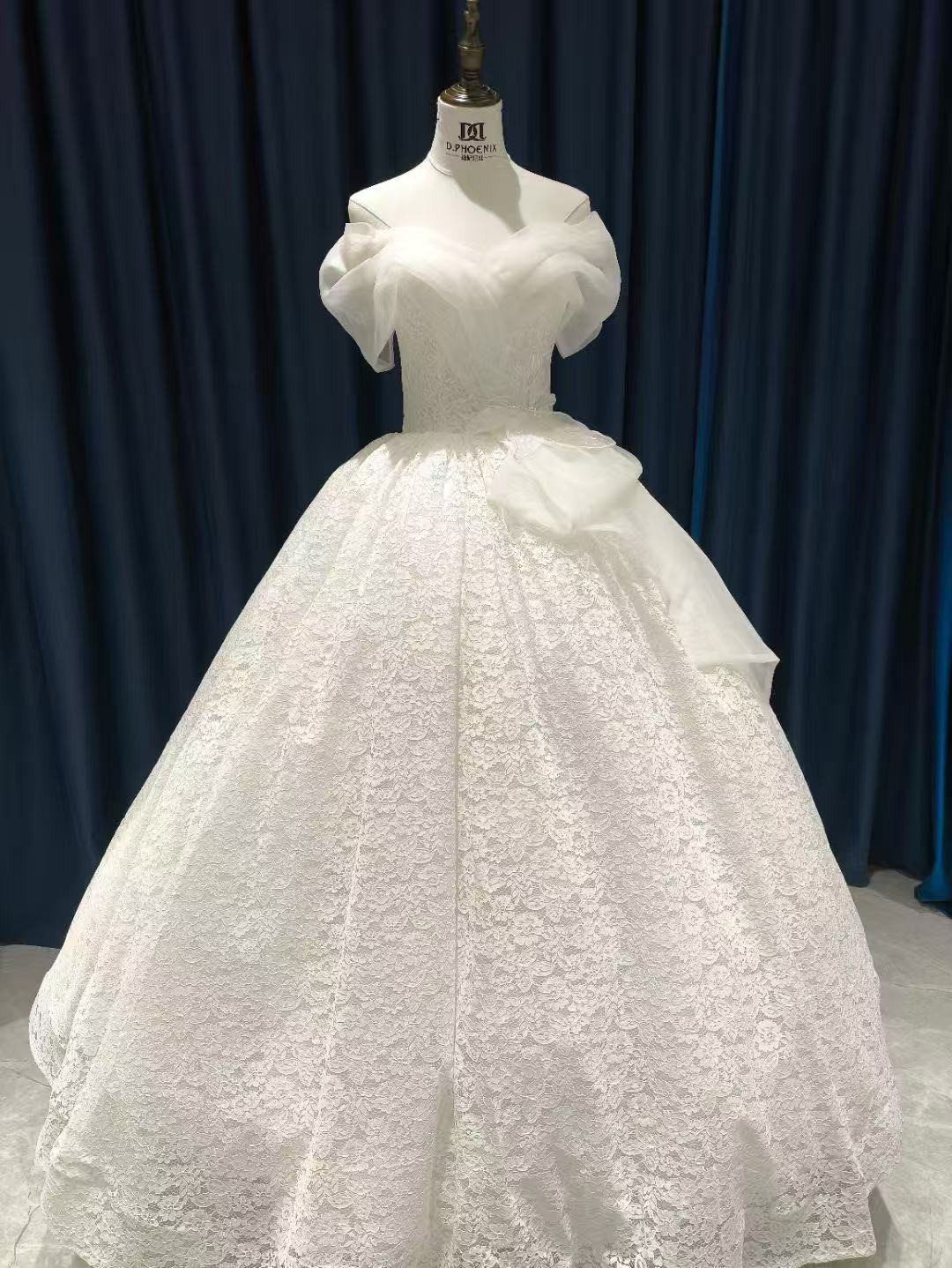 送料無料！ウェディングドレス オフショルダー 贅沢な小花総レース  プリンセスライン 優しい 披露宴/結婚式 35,620円