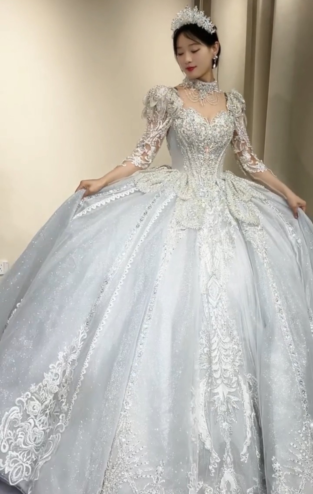 新作　ラッフルスカート　アンティークなドレス　白ホワイト　シースルー長袖秋婚冬婚　編み上げ　サイズオーダー可能ブライダル