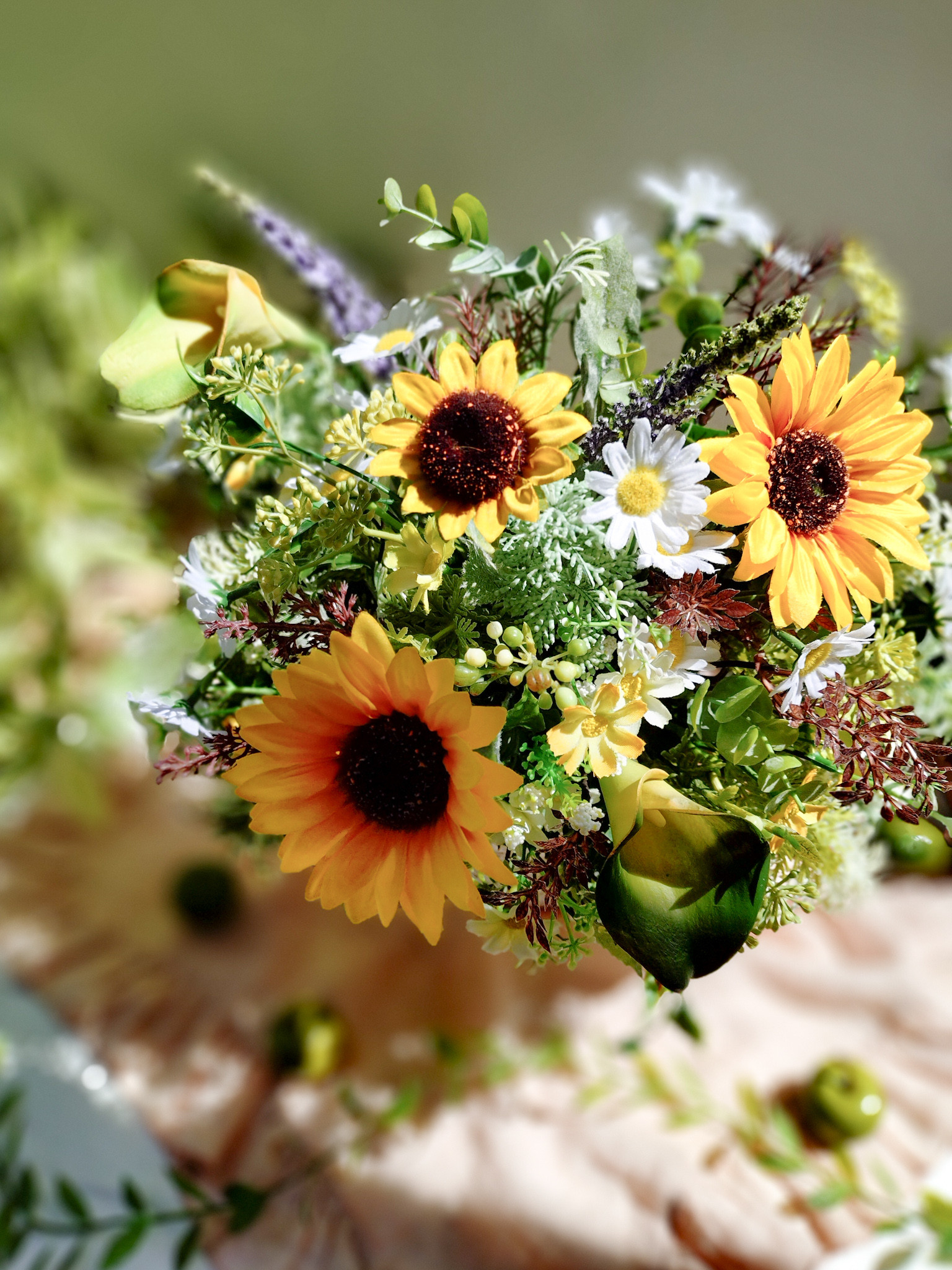 向日葵とマーガレットの明るく爽やかなガーデンアレンジ♡ ラベンダー♡カラー♡ハーブ♡野苺♡癒し♡元気♡可愛い