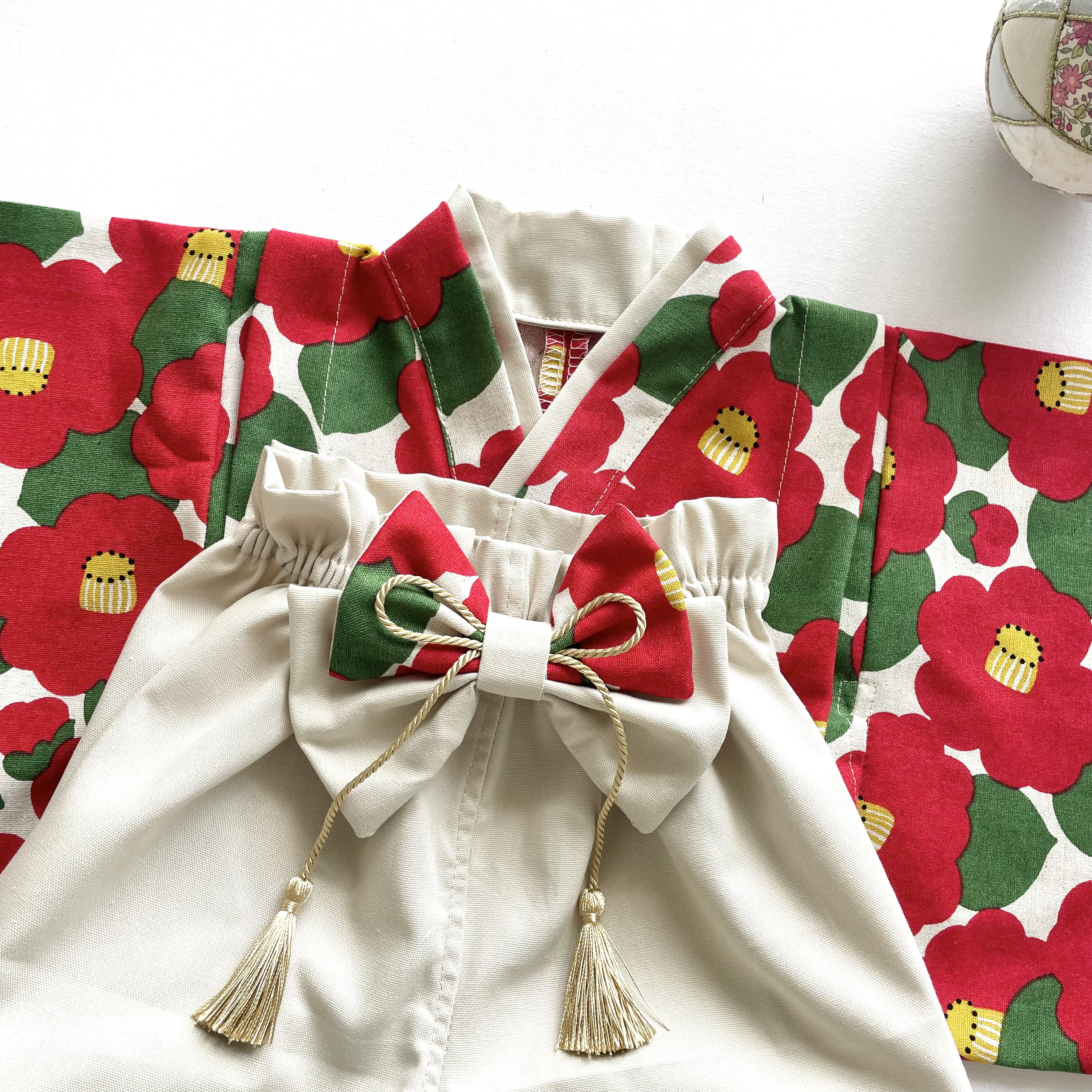 咲きほこる椿のベビー袴／女の子｜赤｜お宮参り　お食い初め　100日祝い　百日祝い　七五三　レトロ　和柄　100日　結婚式