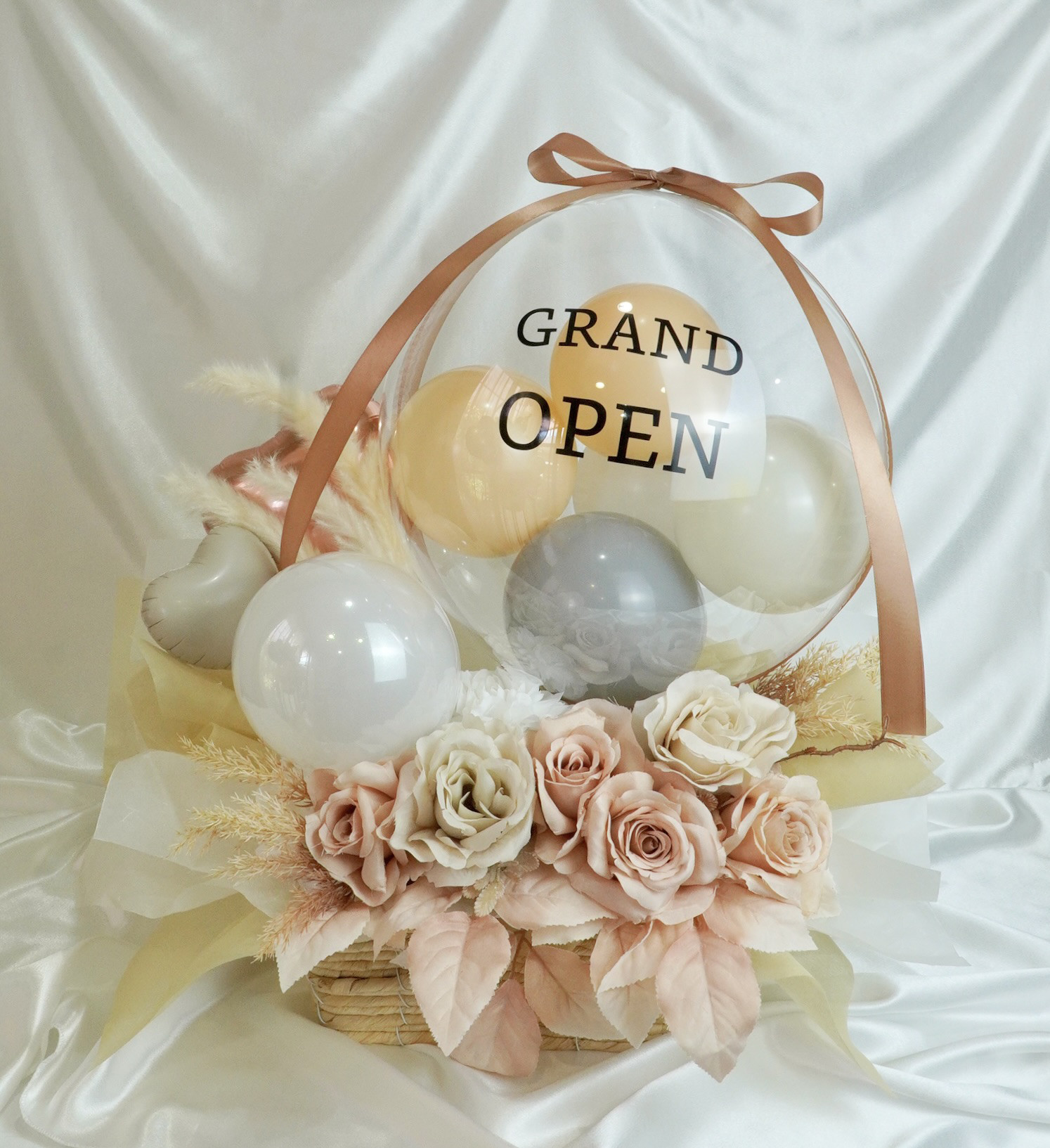 薔薇のアレンジ　コロコロバルーン　開店祝い　大きなアレンジ　ナチュラル