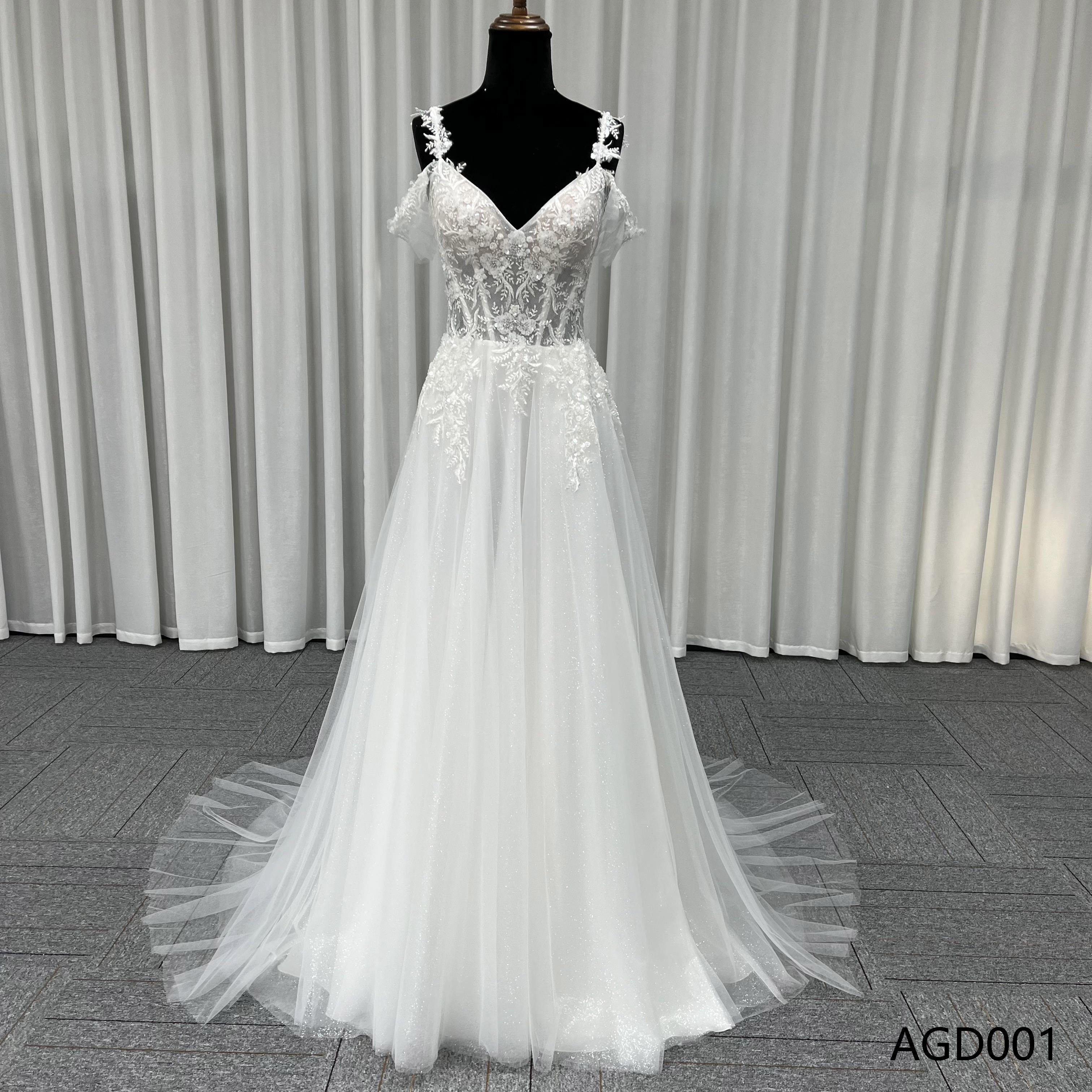 Aライン　チュール　クイーンアンネック　オフショルダー　ファスナー　取り外し可能お袖　二の腕を隠せる　エレガント卒業式