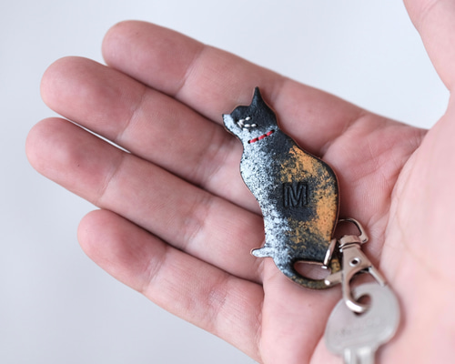 三毛猫のレザーキーホルダー M1 刻印、ラッピング無料 キーリング