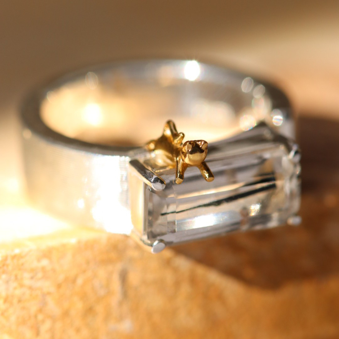 アクチノライトインクォーツと金猫リング　silver925