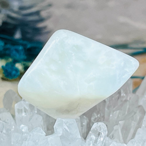 愛と平和の守護石✨　ラリマー　タンブル　原石 愛と平和の守護石✿*:・ アイス ラリマー 原石 タンブル 天然石