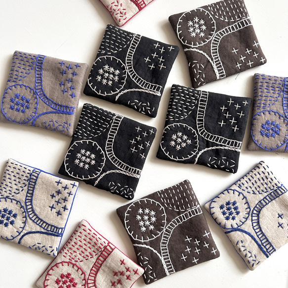ブラック×グレー　北欧風⭐︎刺し子刺繍コースター(1枚) embroidery coaster 3枚目の画像