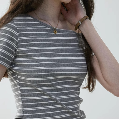 ストライプ オフショルダーTシャツ - 夏新作 スリムシルエット 斜め