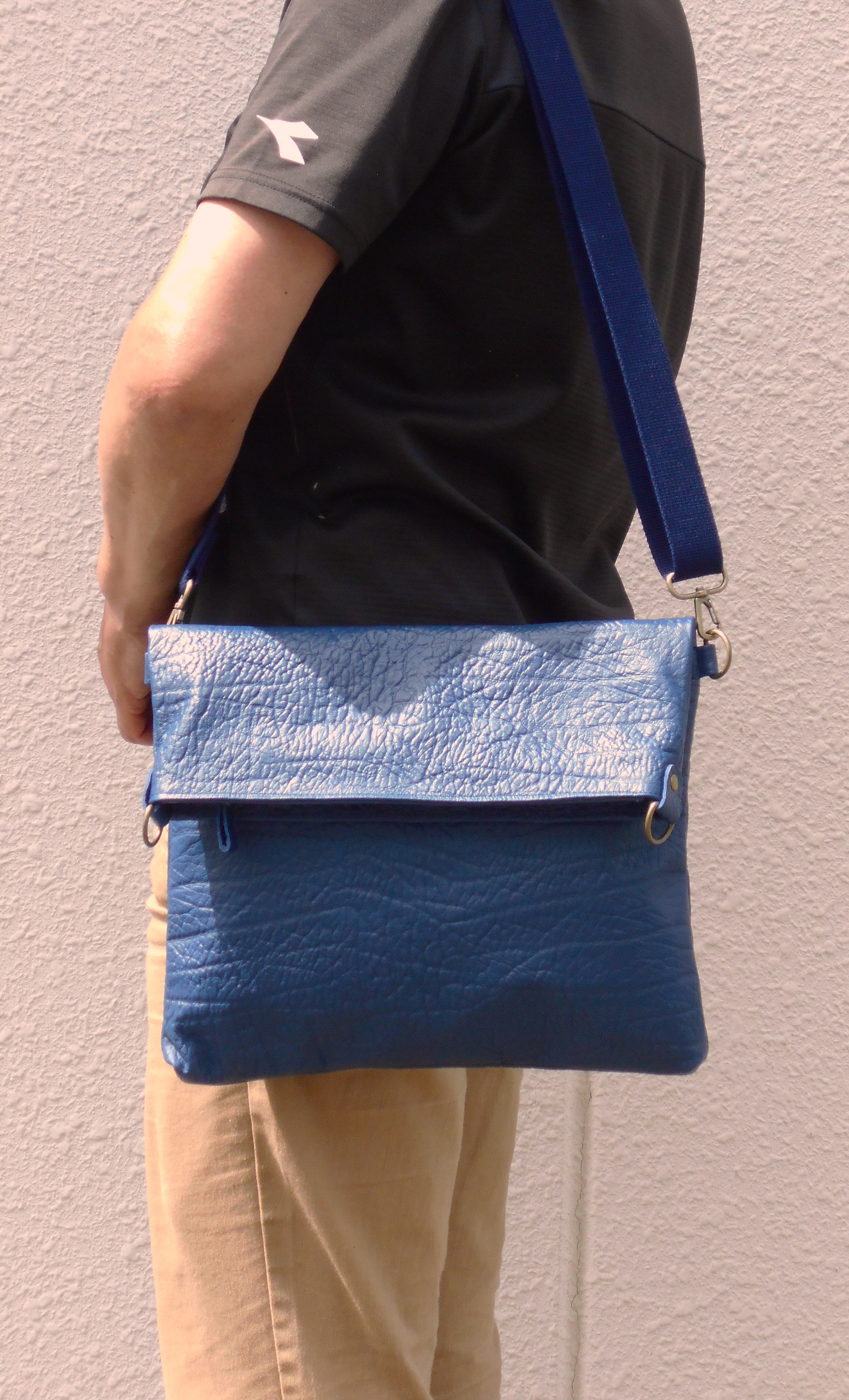 【送料無料】ｴﾚﾌｧﾝﾄ型押し2つ折れｼｮﾙﾀﾞｰﾊﾞｯｸﾞ